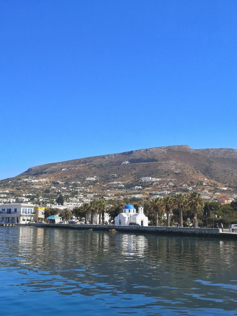 Vue sur Paros depuis ferry