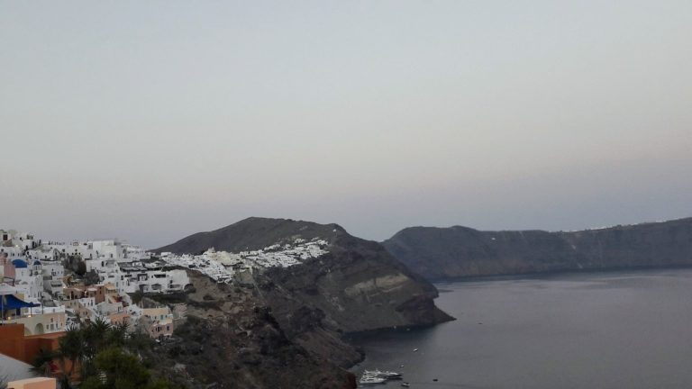 Oia vue à la grey hour