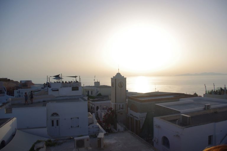 Restaurant Oia avec vue sur le coucher de soleil