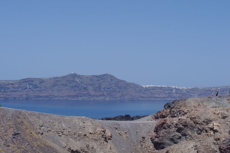 Autre vue depuis le cratère de santorin