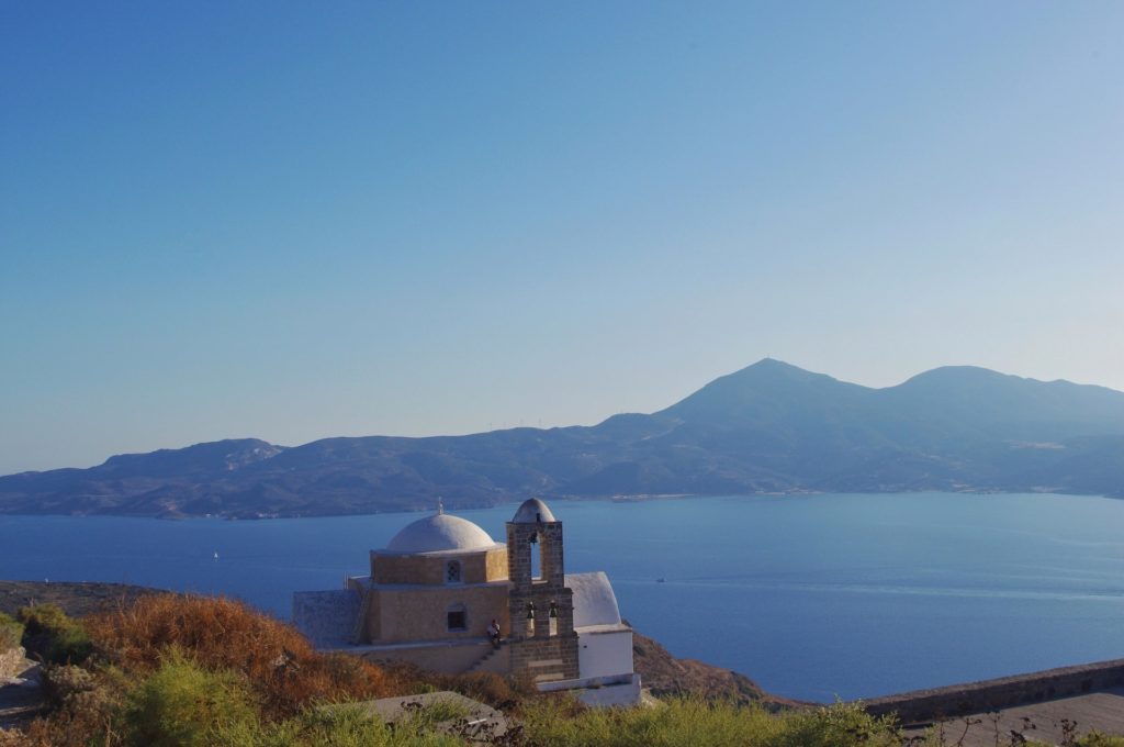 Milos, église et vue